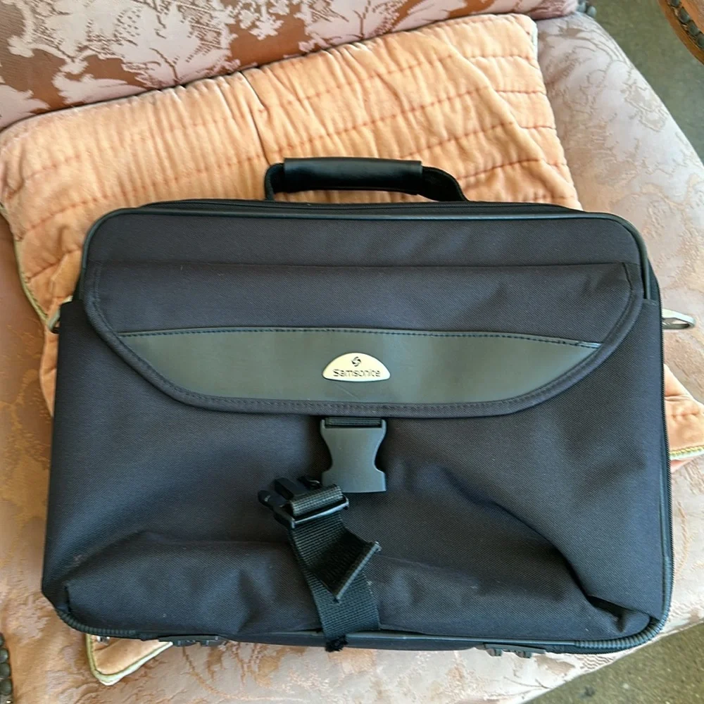Samsonite portfolio Genuine brand not used Black Fir Laptop case Documents Brief